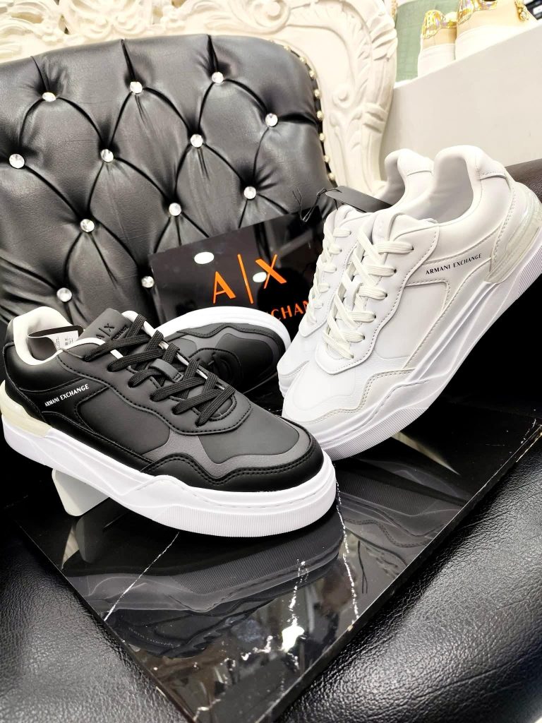 immagine di sneakers armani